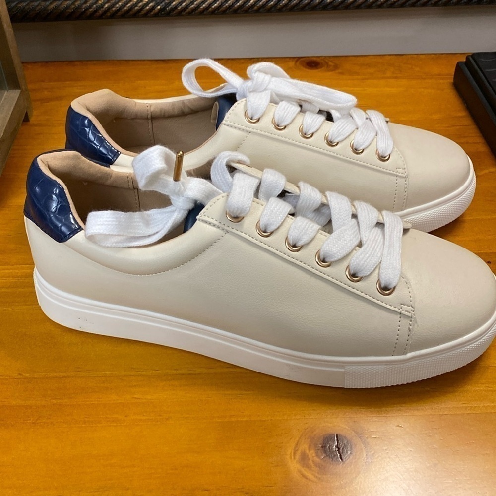 MIA Neva Sneakers Size 8.5 M NIB